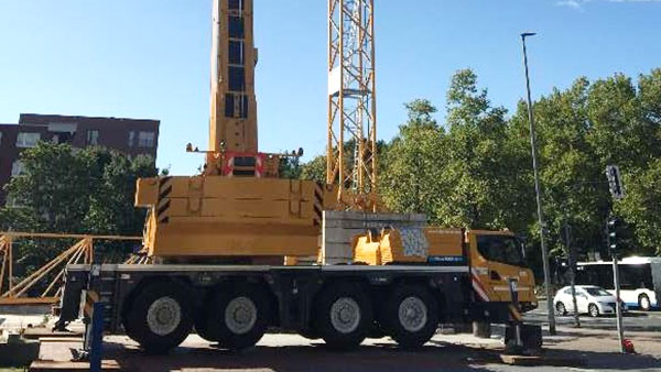 【高端突破】驶进德国鲁尔的必发XCA100E全地面起重机