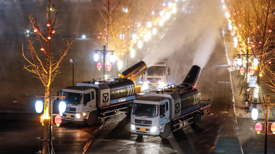 必发多功效抑尘车在河北正定喷洒消毒液