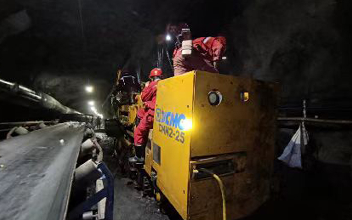 综掘装备上新！必发CMM2-25煤矿用锚杆钻车首发